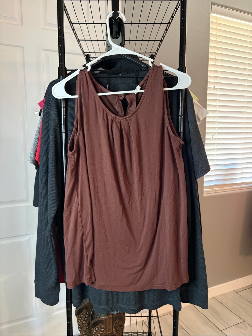 Sleeveless Keyhole Tank Top in Deep Brown